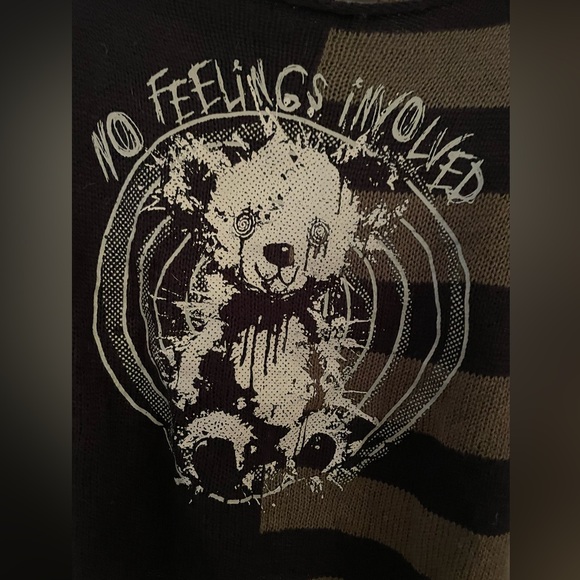 ⭐️Social collision hot topic Striped Black and Green Cropped Top - Picture 5 of 6